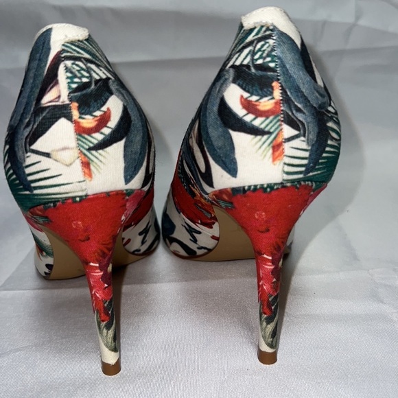 Marc Fisher Floral Tropical Jungle Party Vacation Heels - Picture 5 of 9